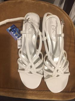 Ladies white dress shoes. NEW