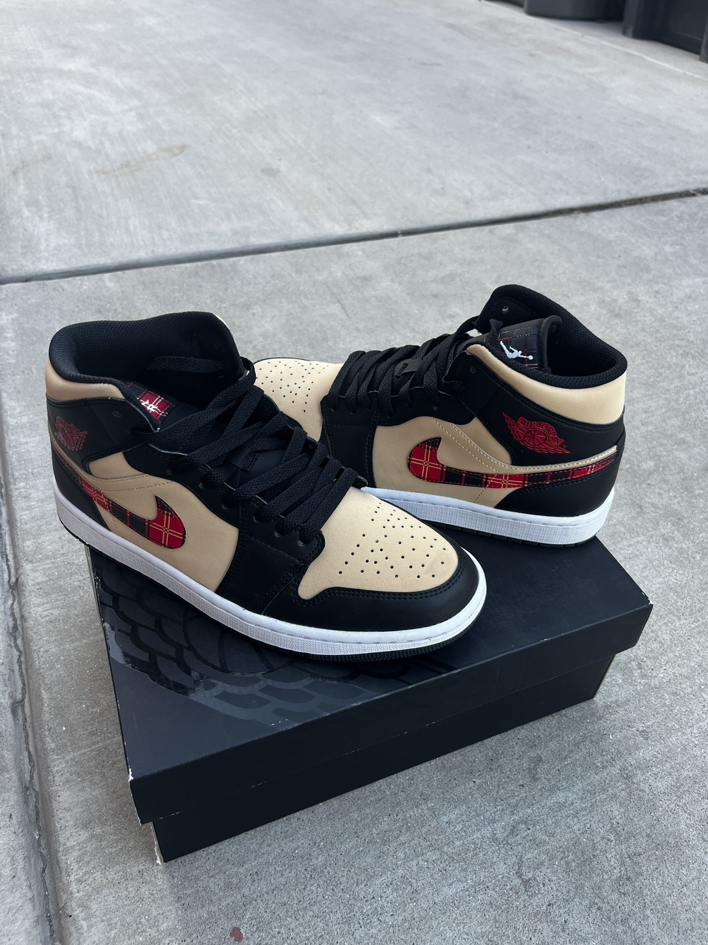 Jordan 1 Mids