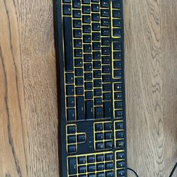Gaming keyboard Razer Ornata V2 – Good Condition RGB