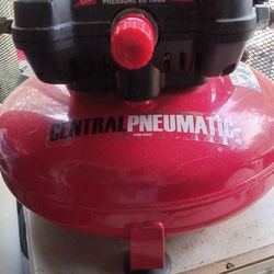 Central Pneumatic  3gal oiless 100 psi