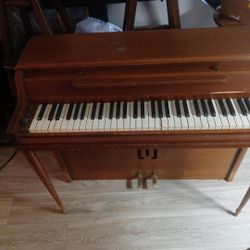 Wurlitzer Electronic Piano Model 700