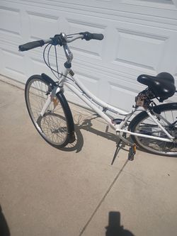 Very good writing girls bike good tires good brakes good gears