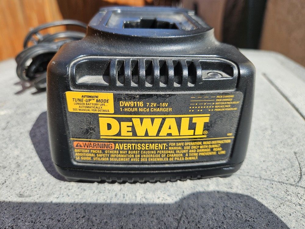 Dewalt 18 Volt Charger DW9116