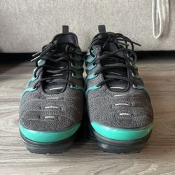 Nike Air Vapormax Plus - Black Clear Emerald