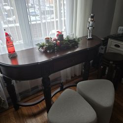  Beautiful Solid wood table 