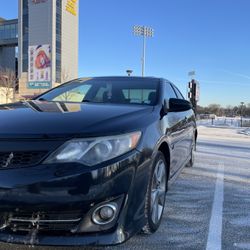 2014 Toyota Camry · SE Sedan 4D