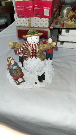 7" x 7" heavy snowman with children