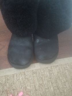 Real uggs the tall ones...