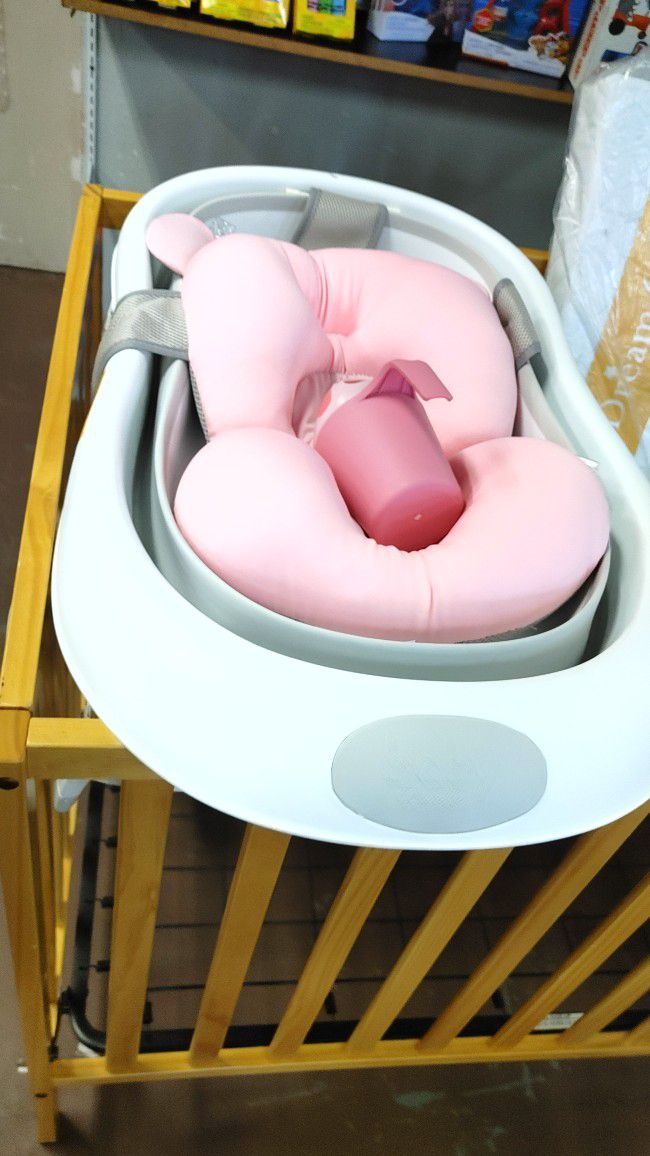 White portable baby crib new $89 fold up pop up baby bath with bath cushion $35