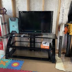 Tv 36” no remote everything working and tv stand