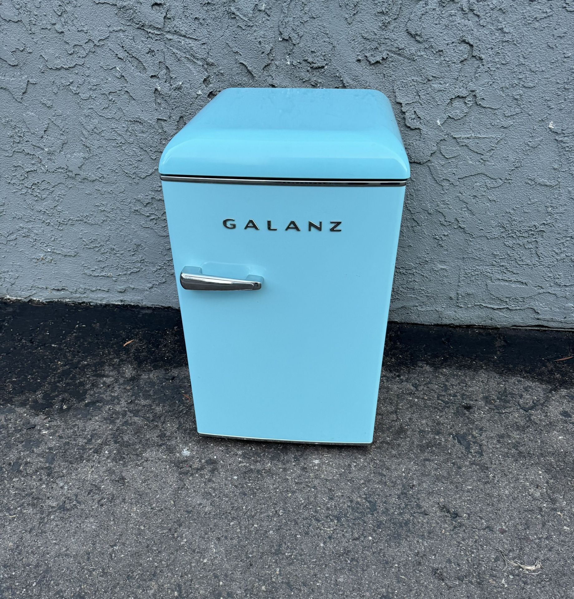 Galanz Retro Mini Fridge Refrigerator With Freezer In Blue I Offer Delivery In San Diego