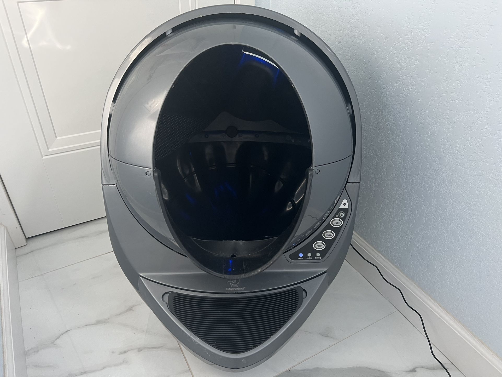 Whisker Litter-Robot 3 Connect - WiFi Enabled Automatic Self-Cleaning Cat Litter Box, Gray