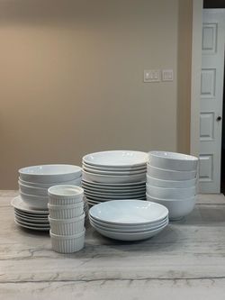 Large White Dinnerware Set – Plates, Bowls & Ramekins