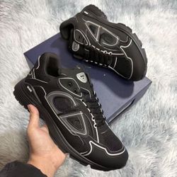 ALL SIZES/ Brand New Dior B30 CD Black 