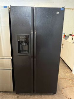 GE side by side fridge Refrigerator