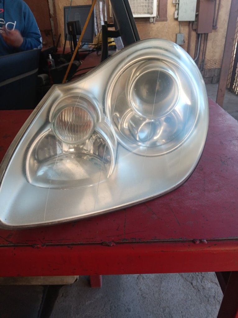 2005 Porsche Cayenne Driver Side Zenon Headlight