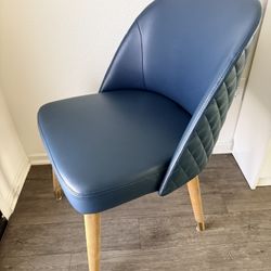 6 Dinning Faux Leather Chairs 