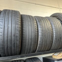 SET OF TIRE 235 55 19 MICHELIN 85% LIFE