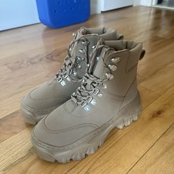 Pretty Little Thing Boots