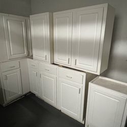 8 Cabinets~ 4 Wall Top Cabinets And 4 Base Units In Good Condition 