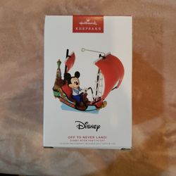 Disney HALLMARK ORNAMENT MICKEY PETER PAN FLIGHT