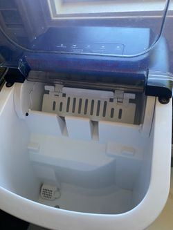 Countertop ice maker