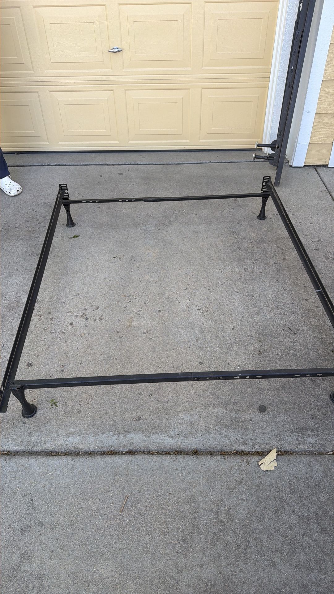 Twin/full bed frames