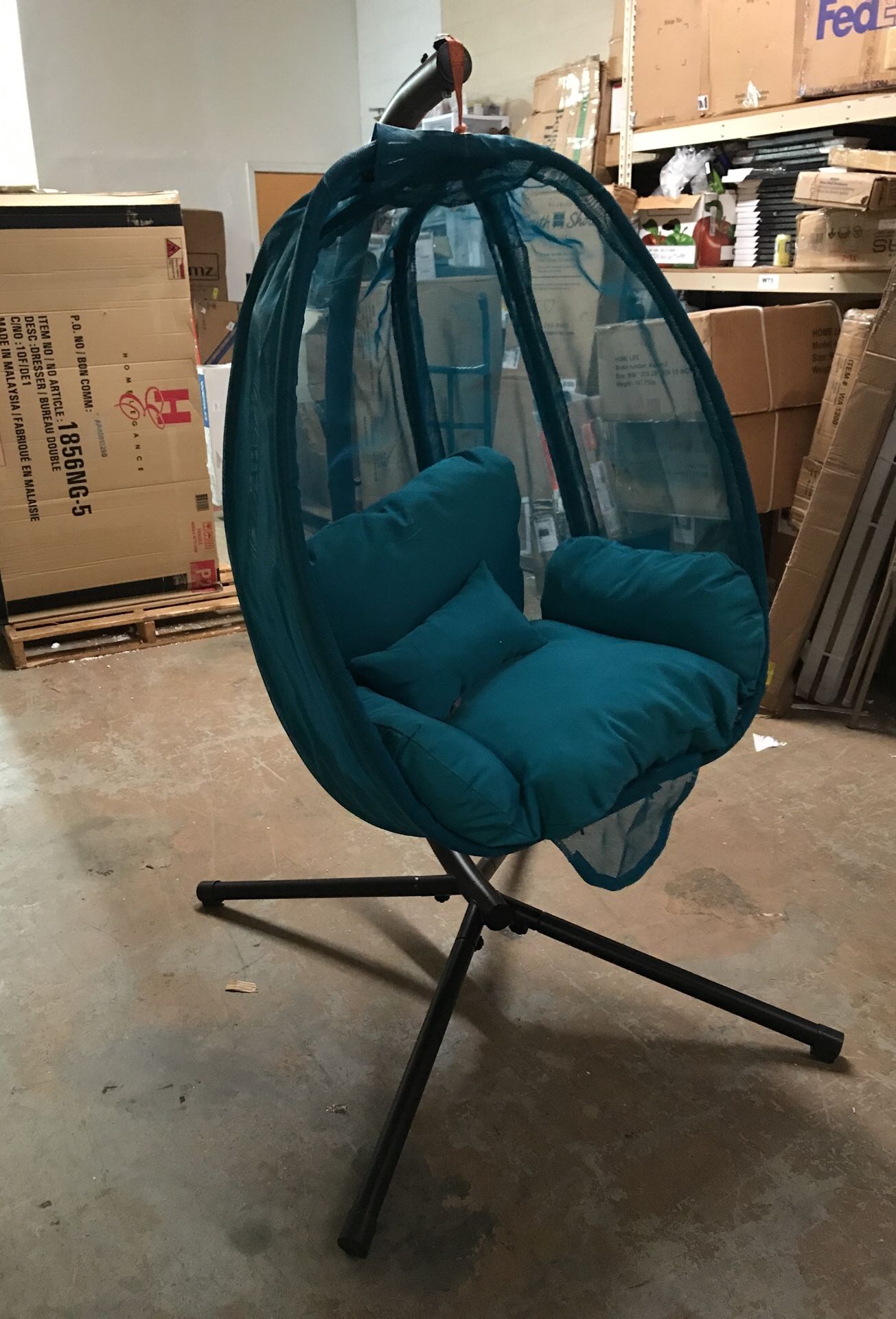 New Egg Shell Patio Chair (Please check the pictures)