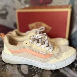 Women’s Vans Range Exp Peach/Beige/White Size 8.5