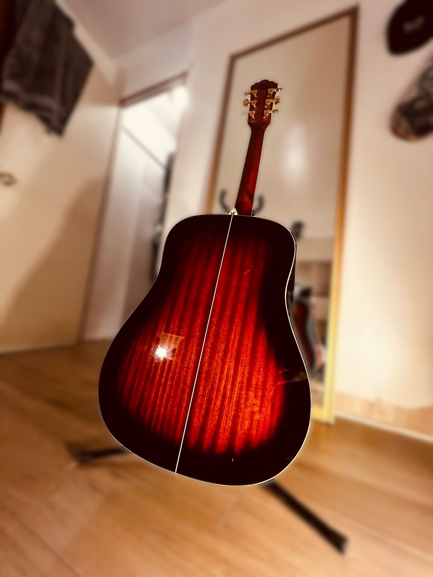 Washburn Acoustic Guitar – Sunburst Finish