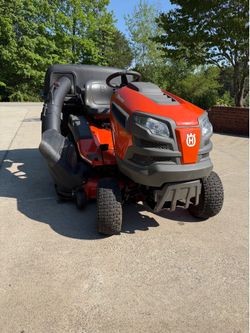 48” Husqvarna YTH 24k48 W/Bagger