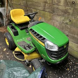 John Deere E110 Riding Mower