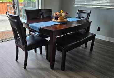 Dining table set