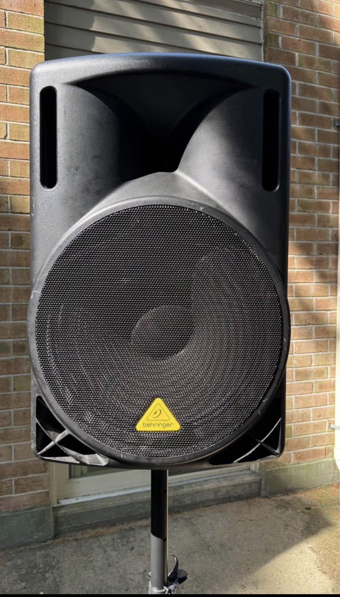 Behringer Eurolive B215D