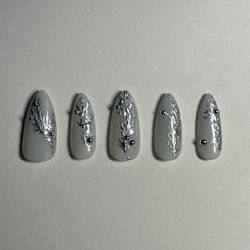 custom press on nails