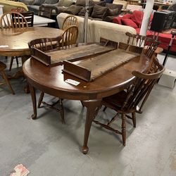 Oval Dining Table With 3 Chairs And 2 Leaves (in Store)