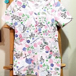 Roses Guitars & Hearts Scrub Top size Woman's Small 