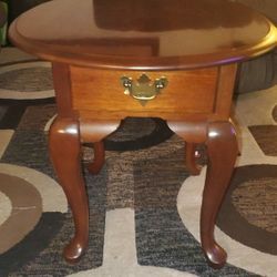 Vintage Oval cherry BROYHILL end table/night stand