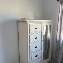 Night Stand/ dresser Set. Solid Wood. 