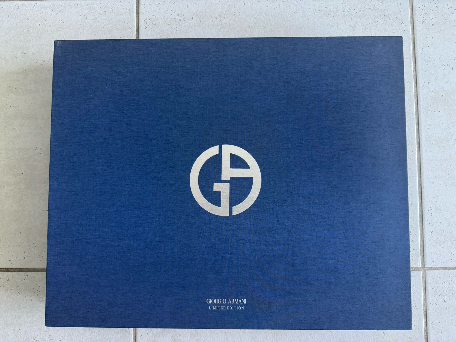 GIORGIO ARMANI book