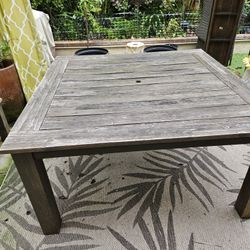 Outdoor Table & Rugs