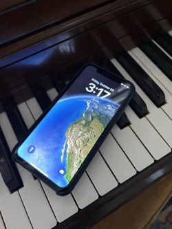 FS: iPhone X *Unlocked* 256gb