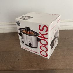 ✨ Cooks 1.5 Quart Slow Cooker — Compact & Convenient! ✨