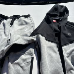 Brand New Genuine Nike Tech Xl