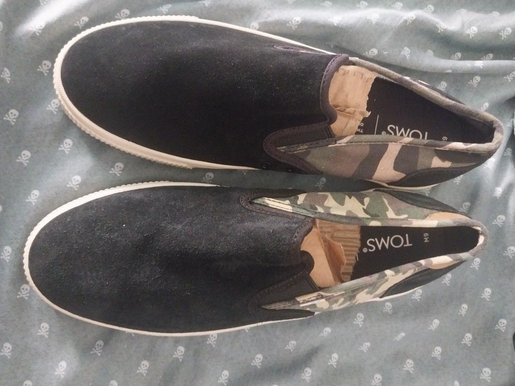 TOMS SIZE 9 $10 
