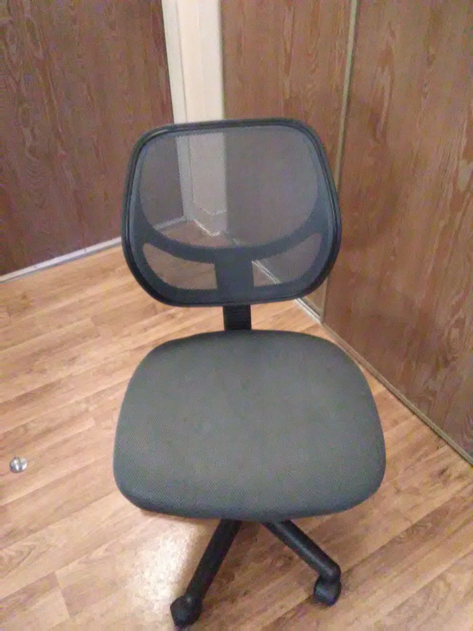 DARK GREY AND BLACK STUDENT ROLLING DESK CHAIR