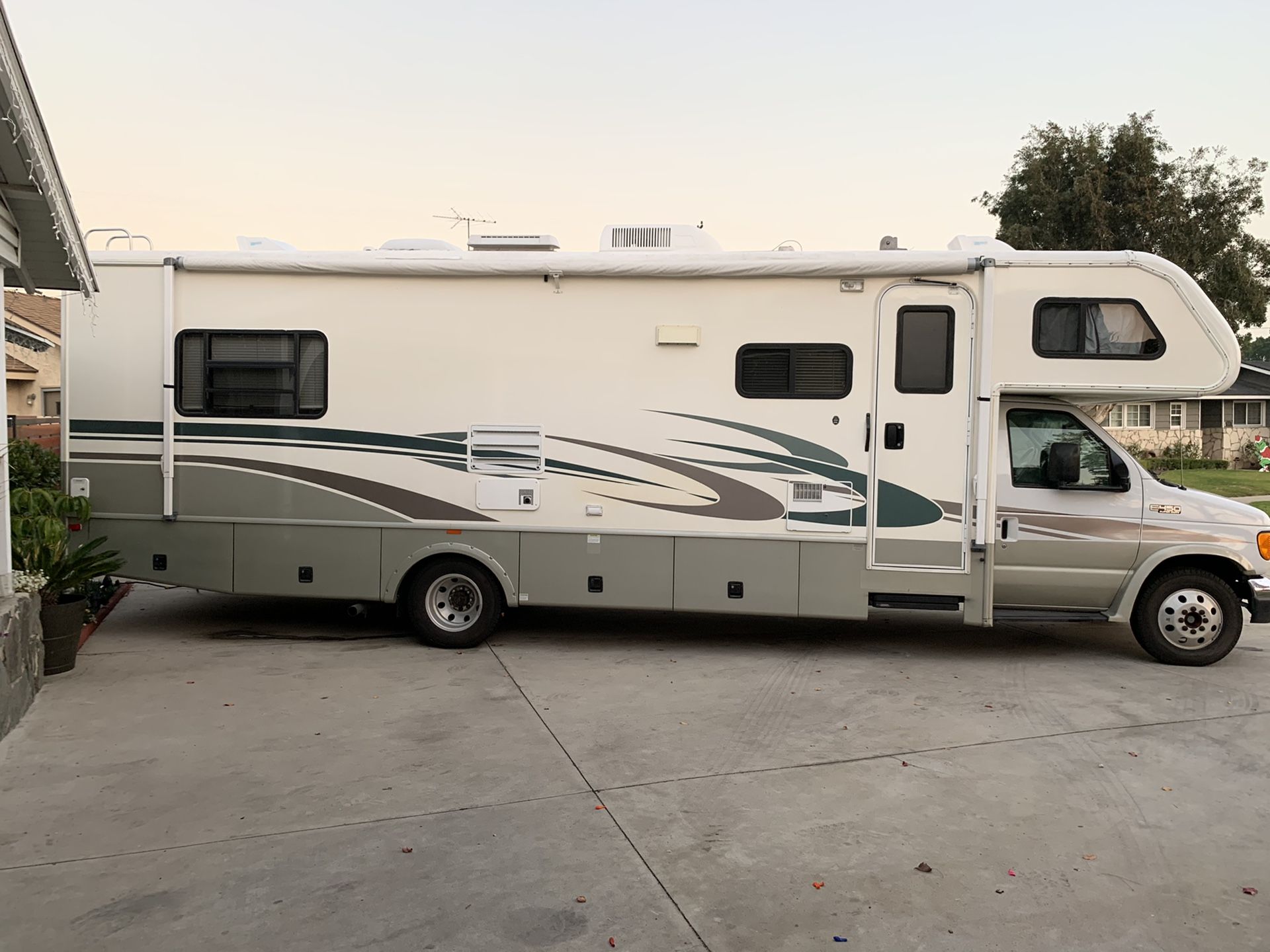 2005 Ford e450 Tioga Jamboree for Sale in Anaheim, CA OfferUp