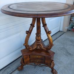 Accent TABLE