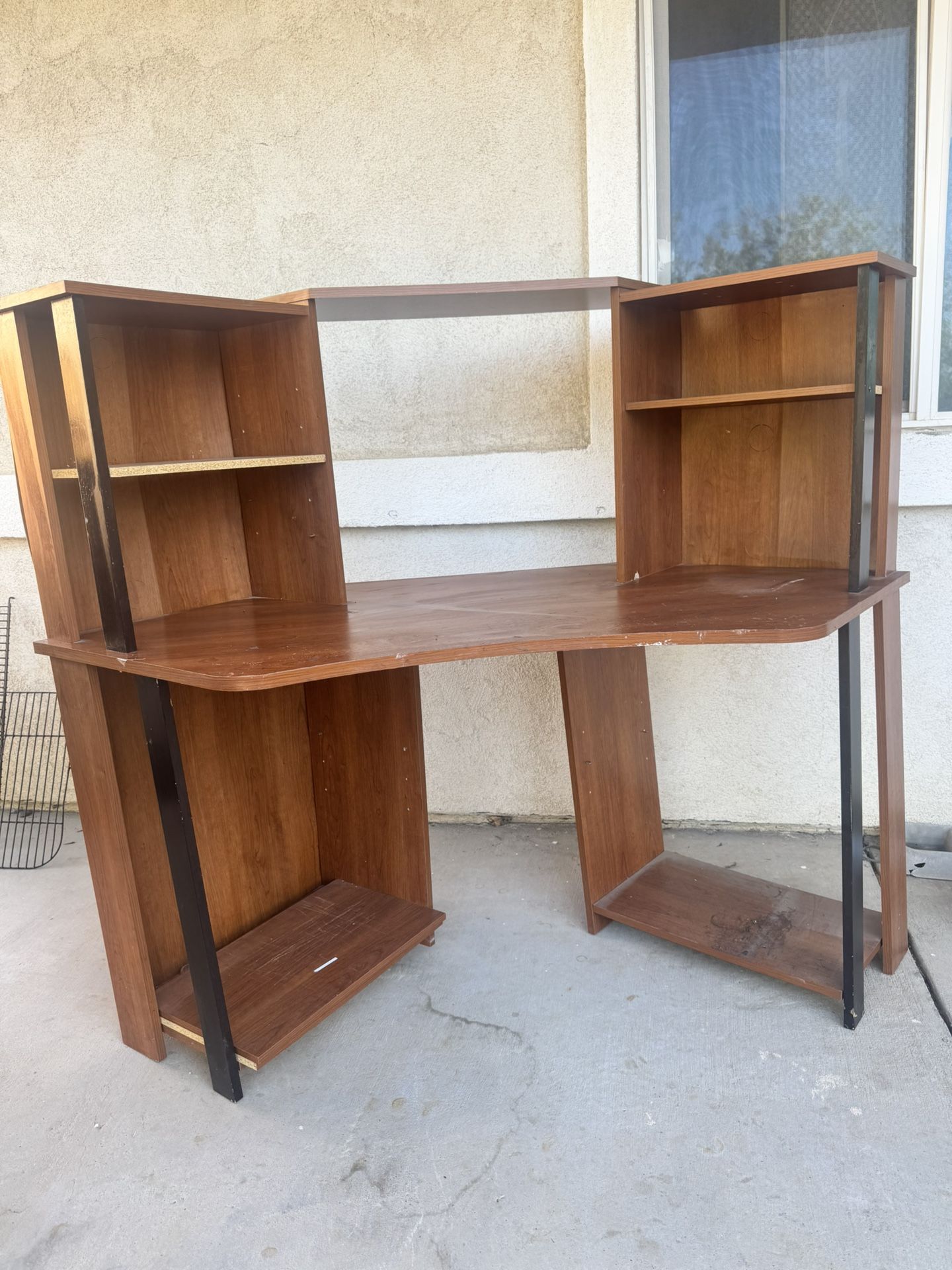 COMPUTER DESK