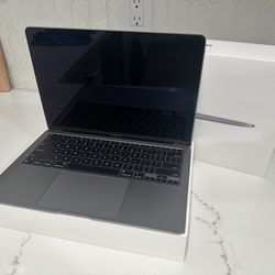 13” MacBook Air M1 8gb 256gb SSD W/ AppleCare+